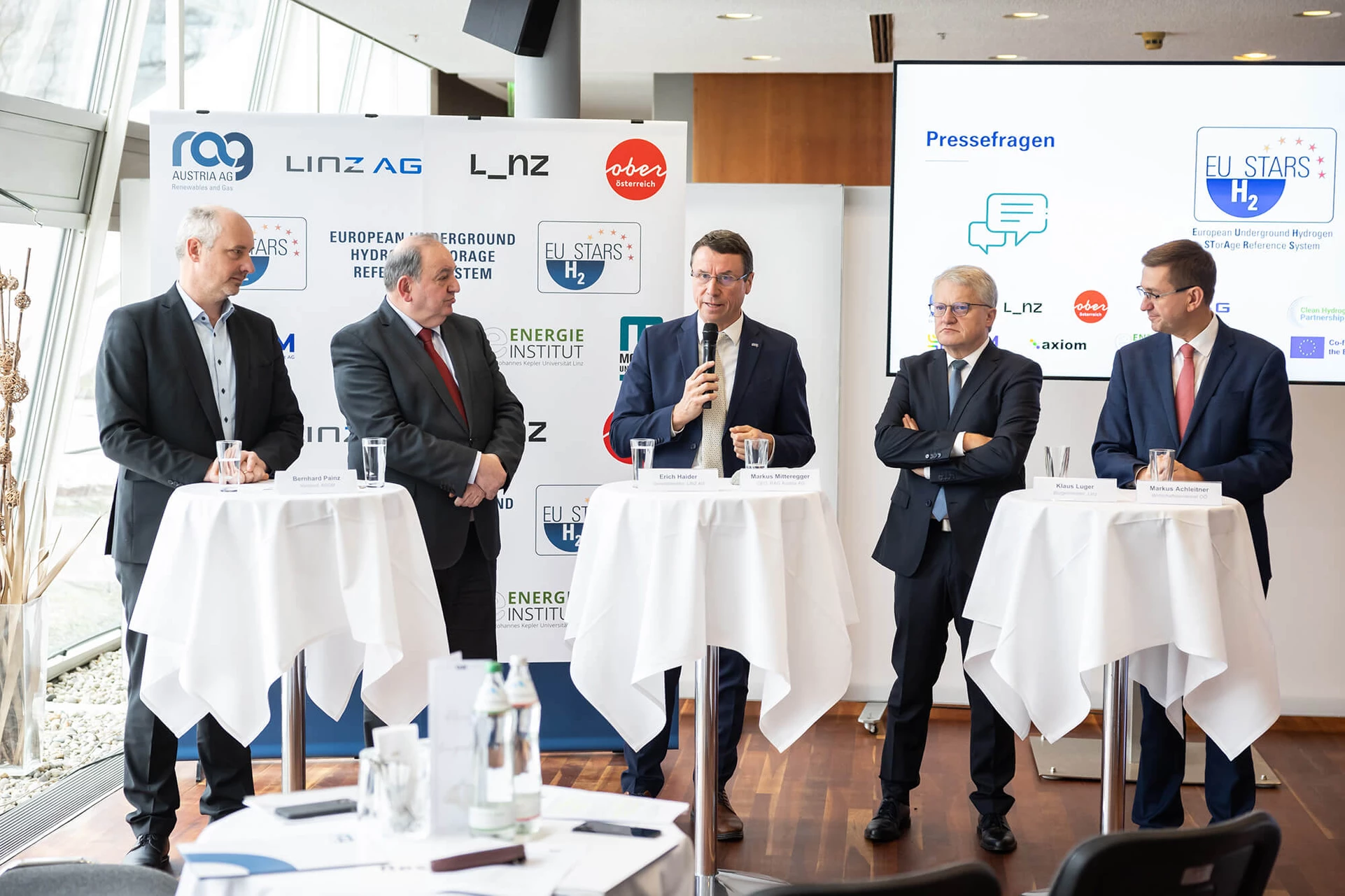 Panel at the EUH2STARS Austrian Press Conference, Markus Mitteregger (CEO RAG Austria AG) is speaking